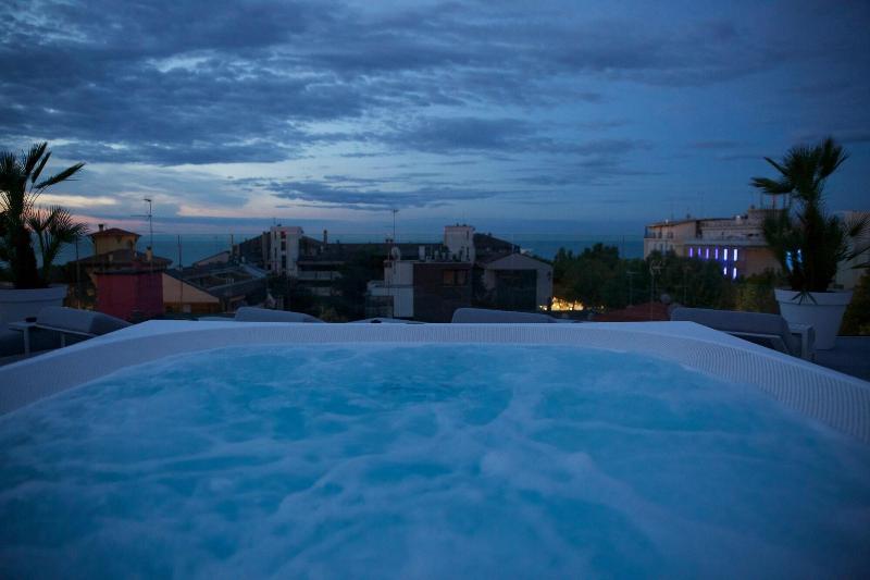 Hotel Monaco Lignano Sabbiadoro Exterior photo