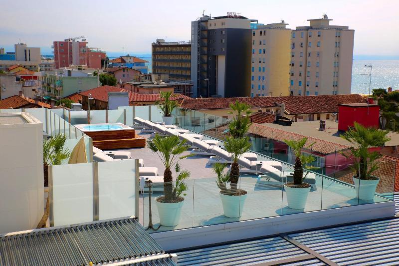 Hotel Monaco Lignano Sabbiadoro Exterior photo