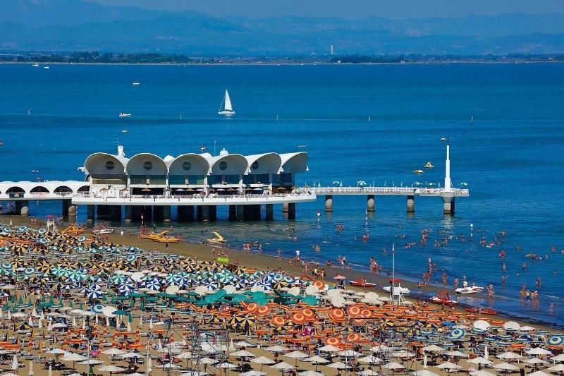 Hotel Monaco Lignano Sabbiadoro Exterior photo