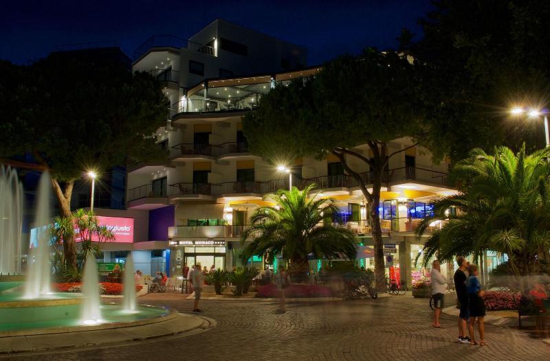 Hotel Monaco Lignano Sabbiadoro Exterior photo